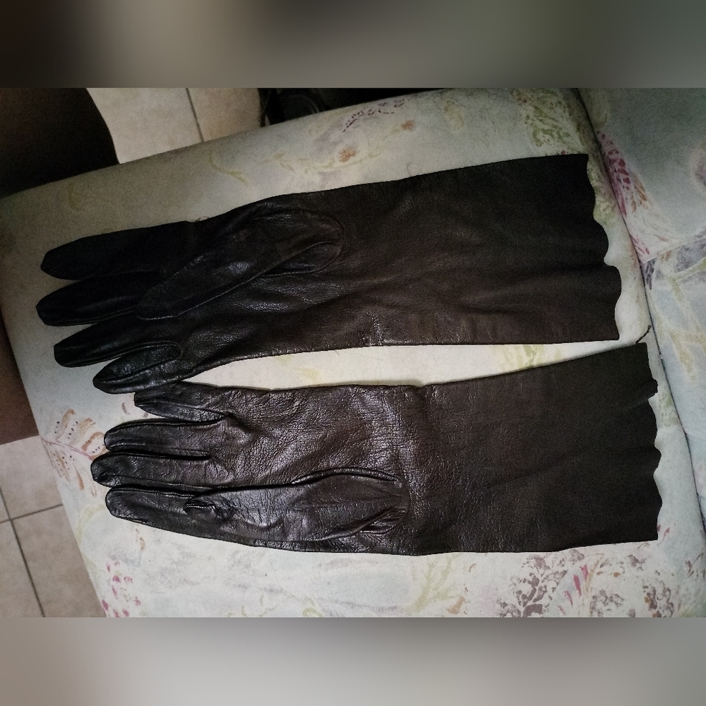 Gucci Gloves ✨ - Picture 3 of 5